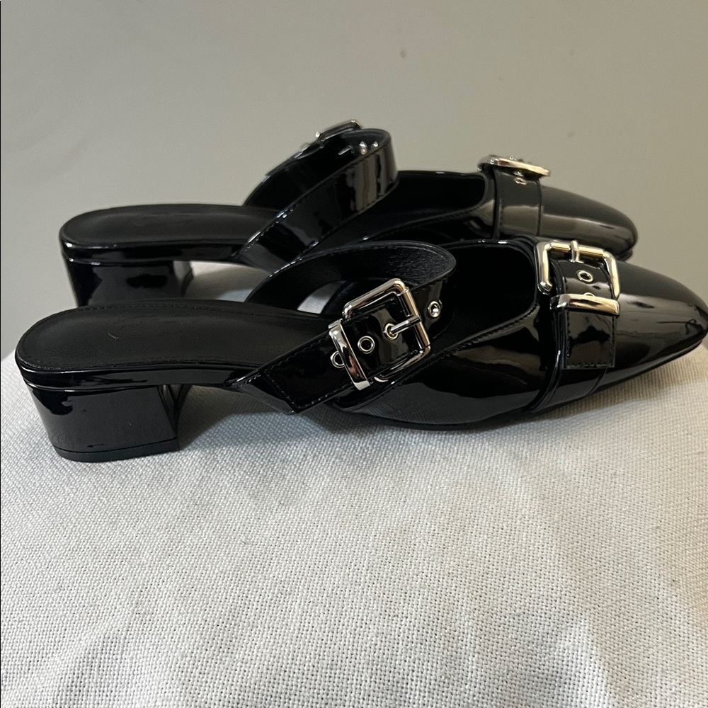 Black slip on shoes size 9.5 (41) - Picture 2 of 2